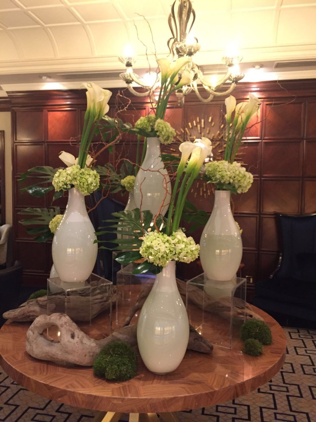 lobby-round-table-vase-display