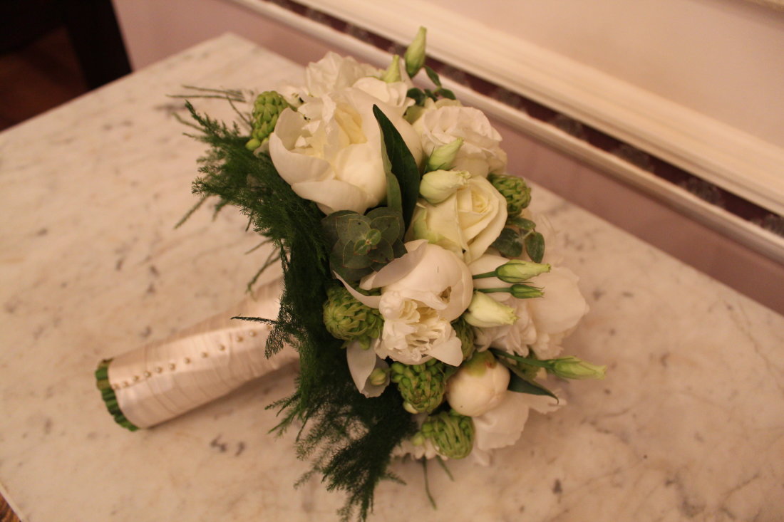 peony-bouquet-wedding-bride-roses