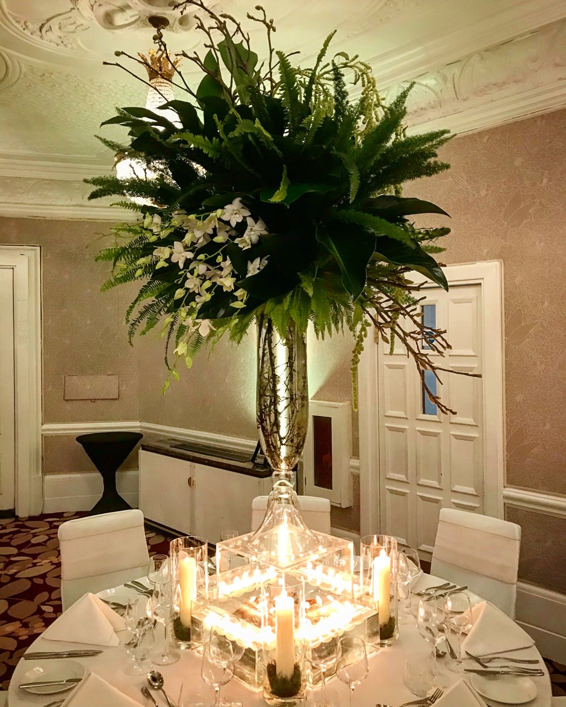 foliage-based-vases-weddings-london-candles