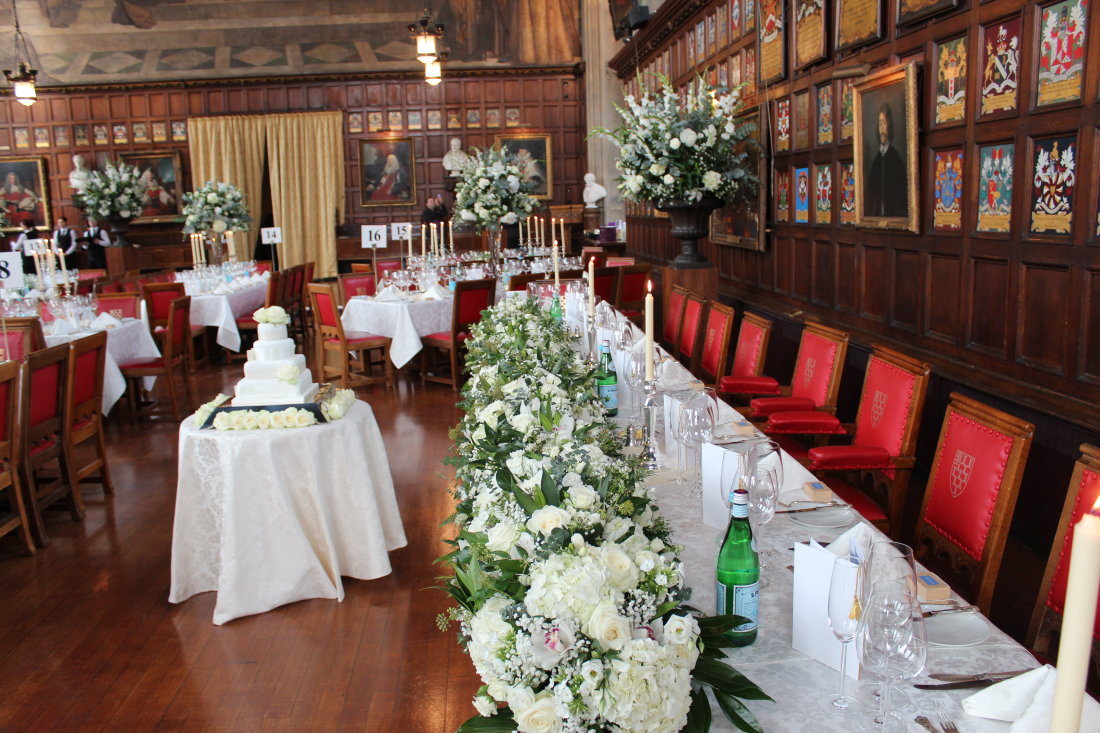 lincolns-inn-top-table-wedding-flowers