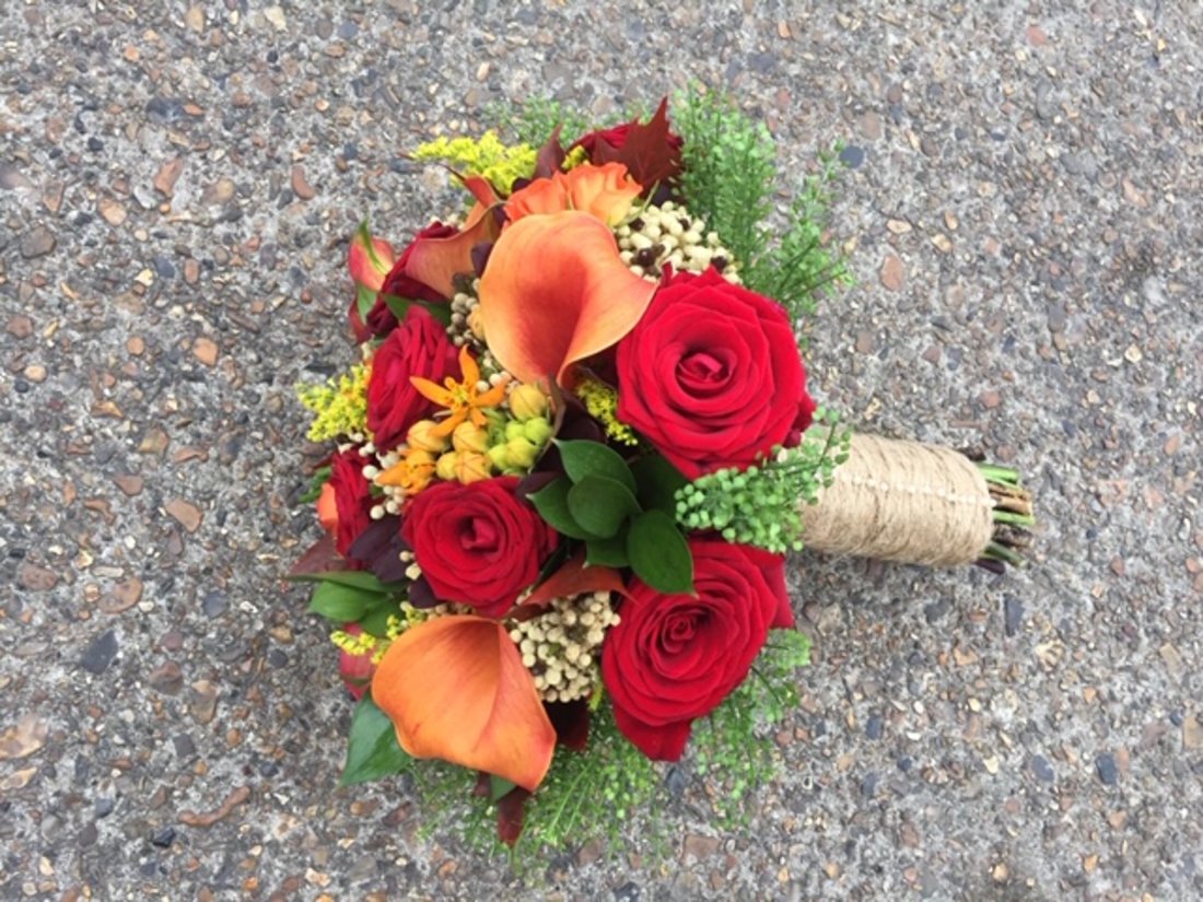 red-rose-orange-bouquet-wedding