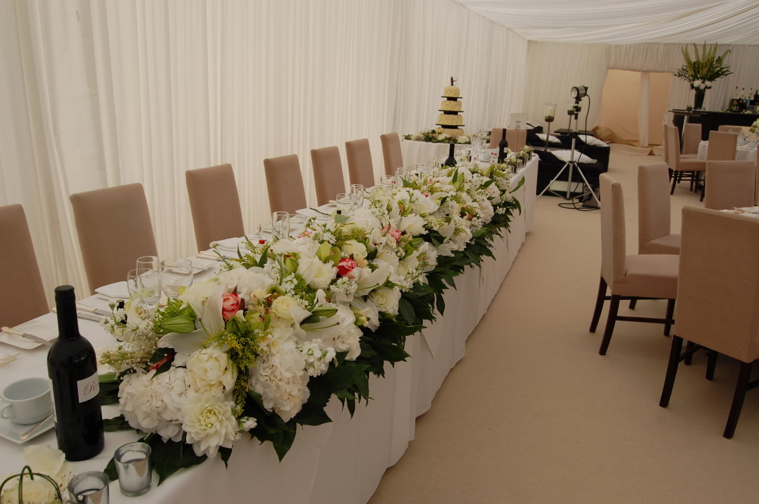 celebrity-top-table-flowers