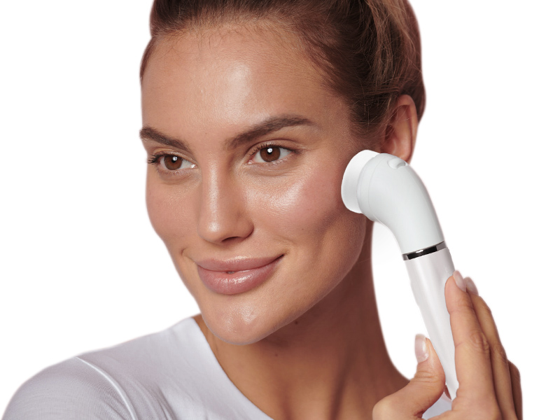 How to evenly apply make-up for a flawless canvas.