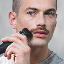 Je snor vormen met de baardtrimmer