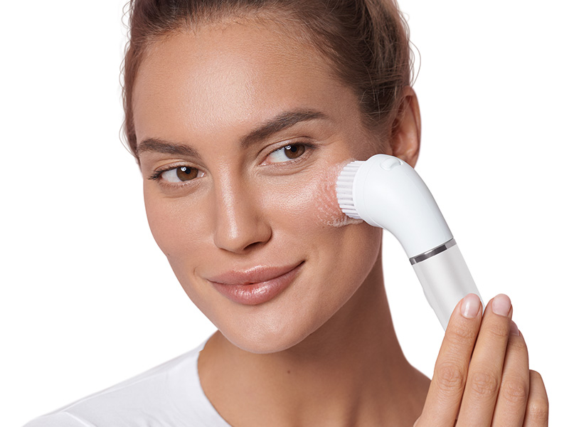 How to evenly apply make-up for a flawless canvas.