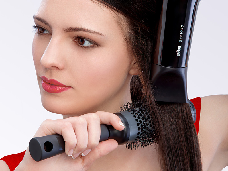 Drying your hair with the SensoDryer professional