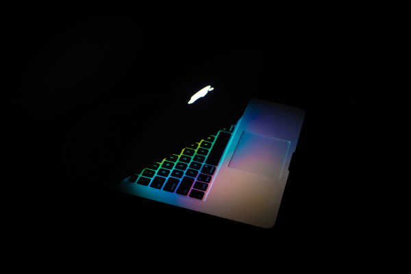 Apple Macbook Dark