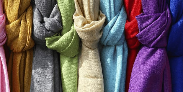 كيفية تعزيز رونق ألوان ملابسك المفضلة
