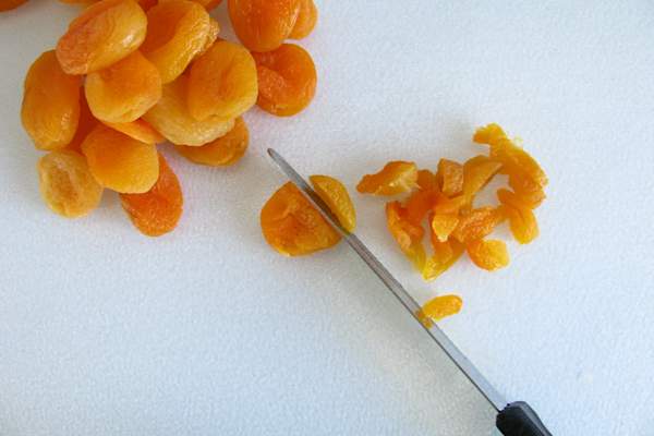 dried apricots image