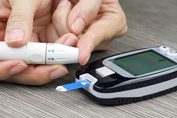 Diabetic taking blood sugar reading