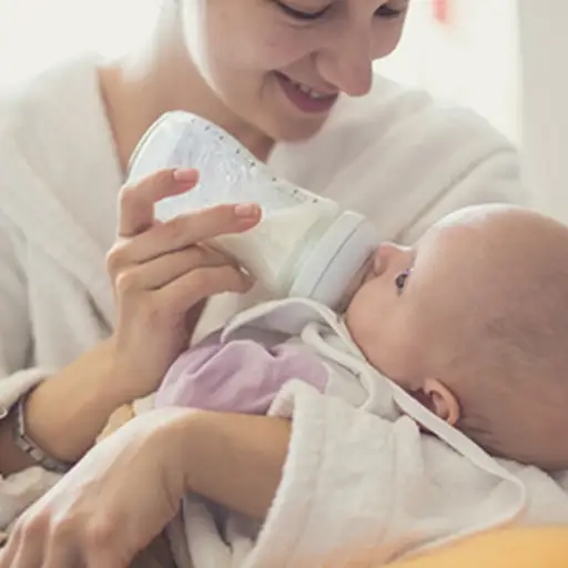 Feeding baby formula from bottle