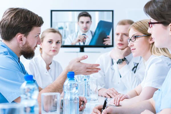 doctors in conference image