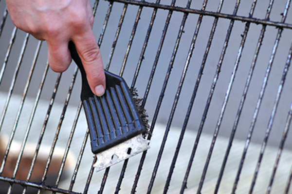 Cleaning the grill with scrubber