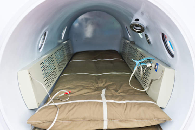 Hyperbaric oxygen therapy tank