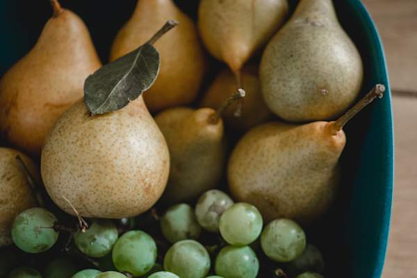 pears in a bowl