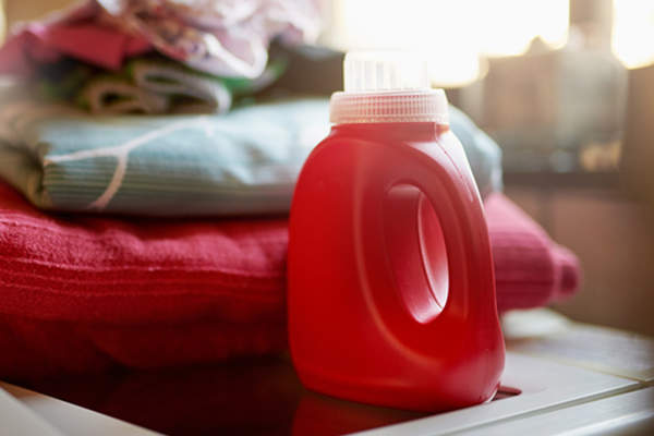 laundry and laundry detergent image