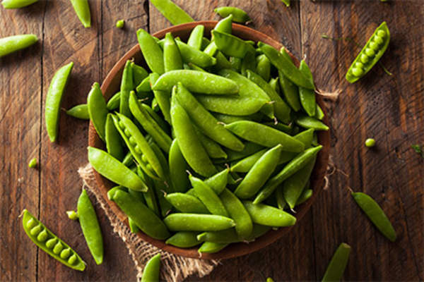 Bowl of sugar snap peas.
