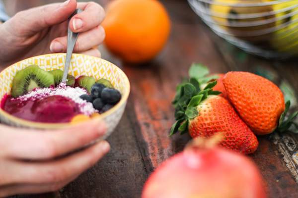 hands eating fruit breakfast