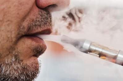 E-Cigarettes With Nicotine May Help Smokers Quit