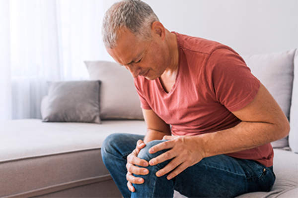 Man with knee pain.