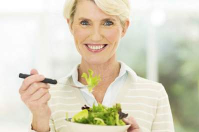 woman eating salad