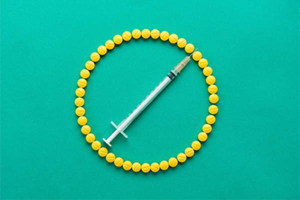 Stop taking medicine symbol with pills and syringe.