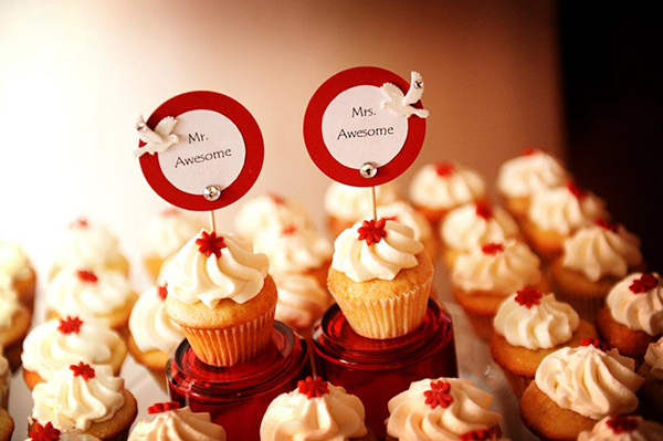 Mr and Mrs Awesome cupcakes at their wedding. Aaron gave himself and Stefanie this nickname.Rachel Naft Photography