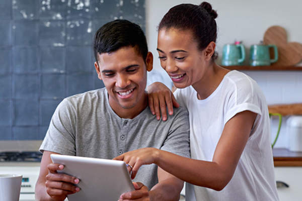 happy couple online image