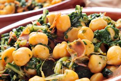 Spanish espinacas con garbanzos, spinach with chickpeas.
