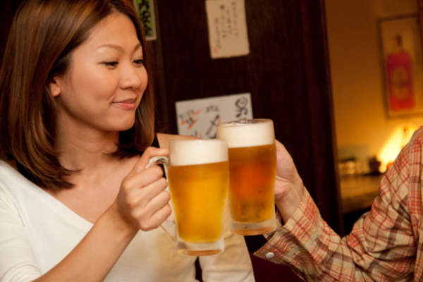 women drinking beer image