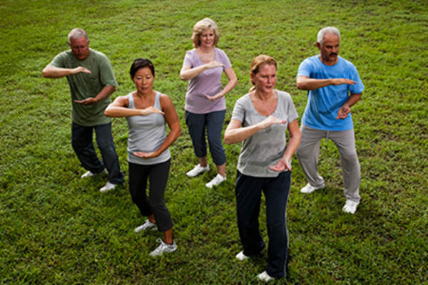 Outdoor tai chi class.