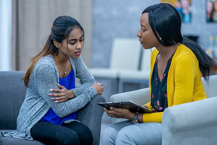Woman talking to a mental health counselor.
