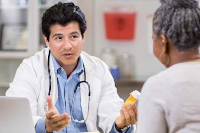 Doctor discussing dangers of opioid pain relievers with a patient.