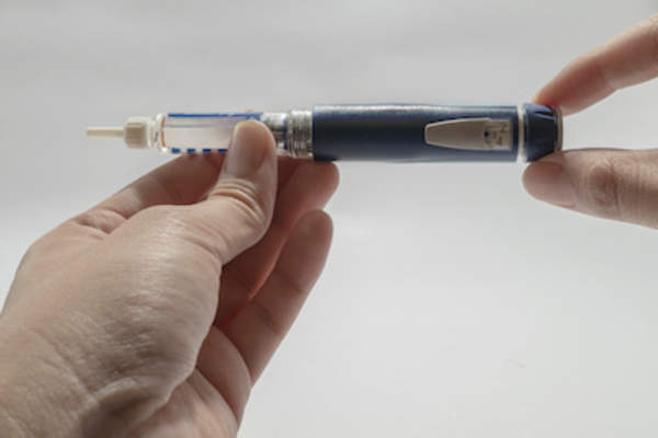Diabetes patient using insulin injection pen