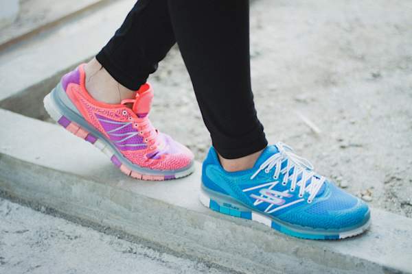 person wearing two different colors sneakers