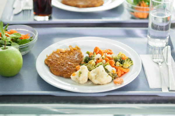 eating right; healthy cafeteria lunch