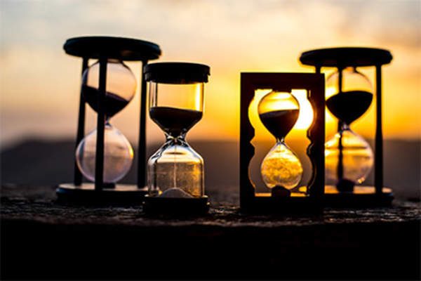 Hourglasses, stabilize concept.