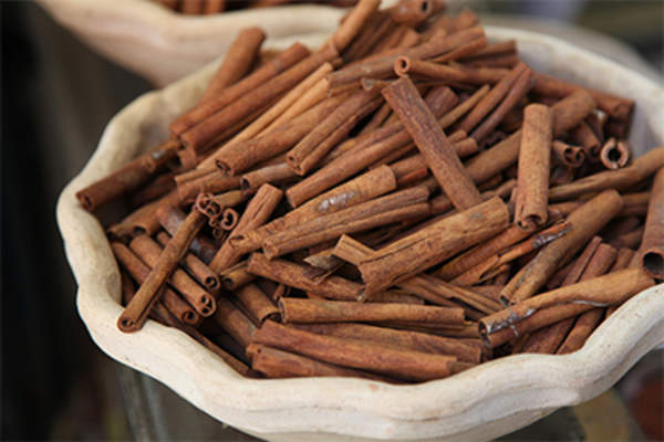 Cinnamon sticks in bowl.