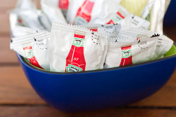 Bowl of ketchup packets.