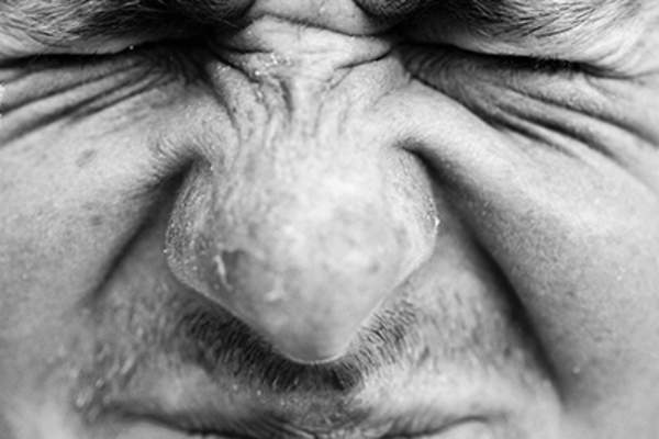 Man scrunching face.