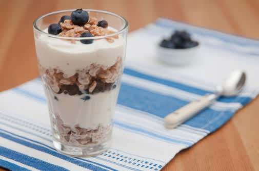 granola with yogurt
