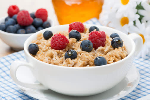 oatmeal with berries