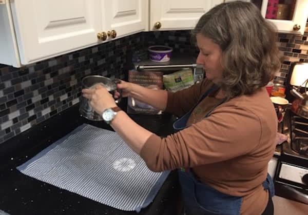 How to Make Gluten-Free Pumpkin Roll-preparing towel with powdered sugar