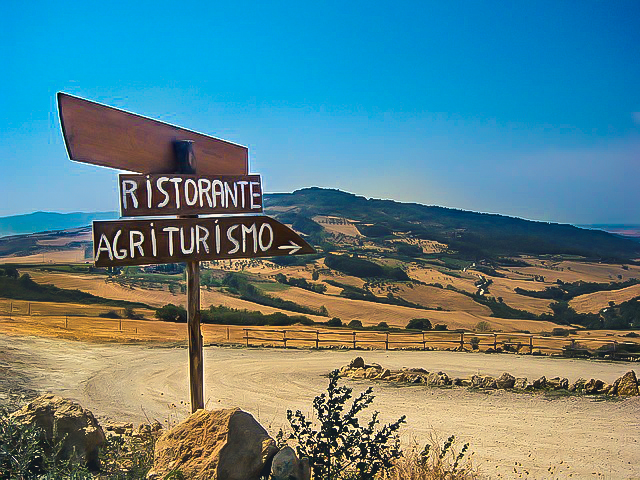 3. Road signs-italy-Tuscany