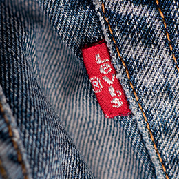 Thumb-Levi's-jeans-label-close-up