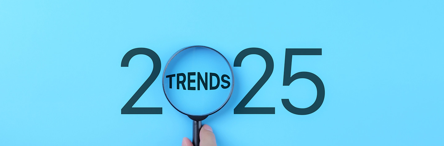 Magnifying glass (with the word trends visible through it) that forms the 0 in 2025.