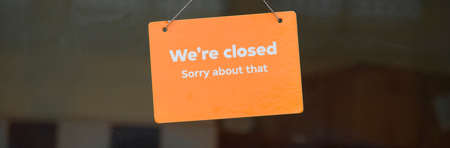 Dutch we are closed sign behind a window