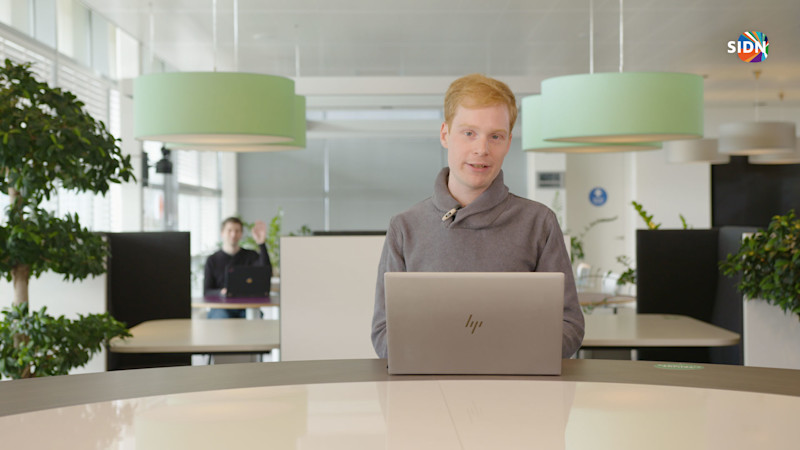 Screenshot of a video from SIDN Labs in which Caspar Schutijser gives a demonstration of SCION.