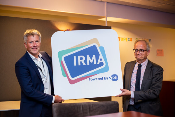 Bart Jacobs and Roelof Meijer with IRMA logo