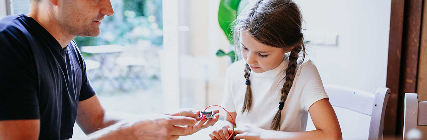 Girl working with a lesson package from Skillsdojo